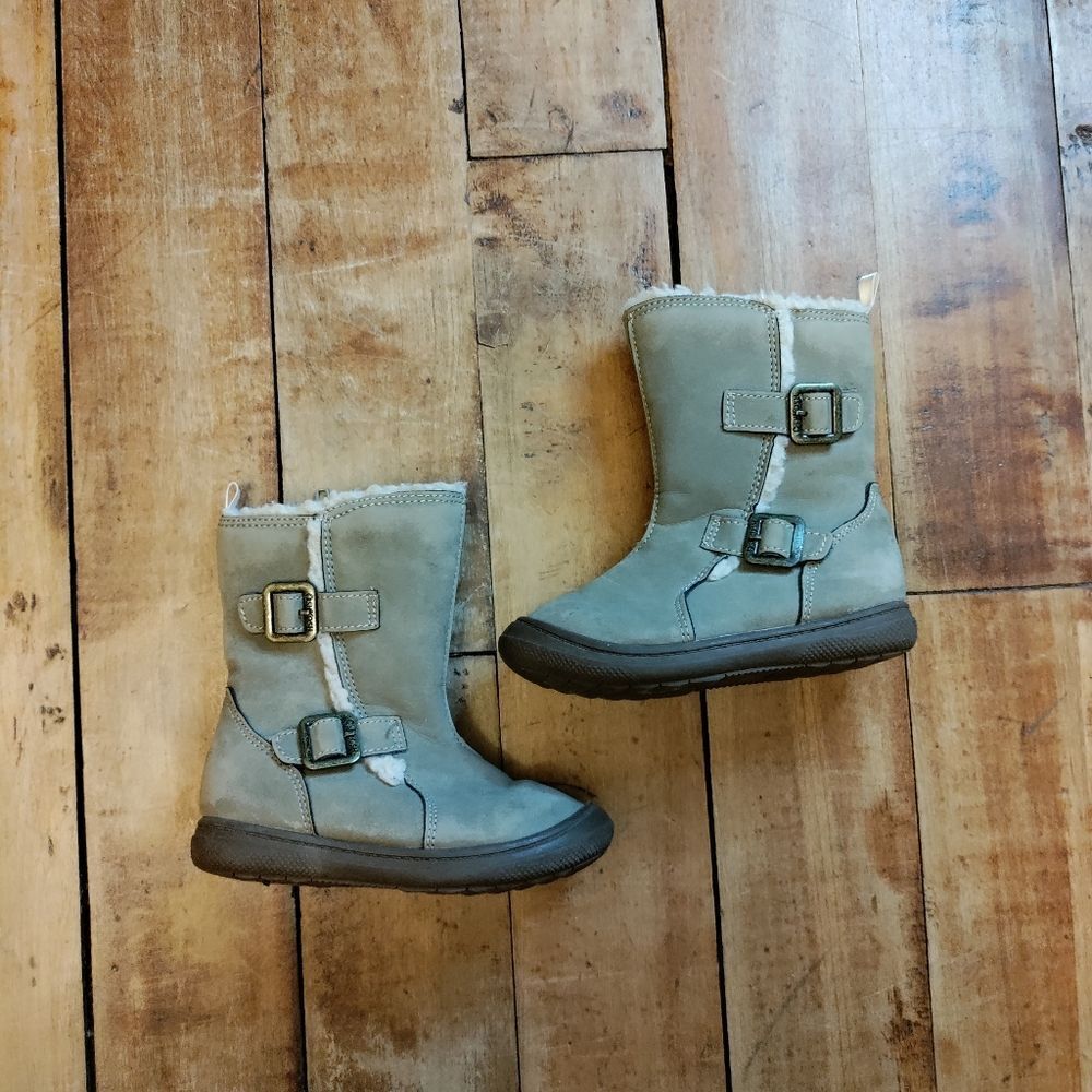 Oshkosh boots size 6 tan toddler girls faux fur detail